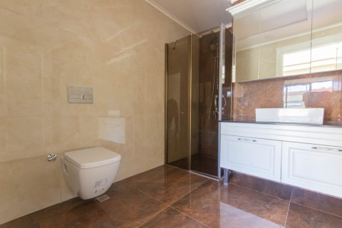 Аренда квартиры  в Аланье, Анталье, Турция 3+1, 200м2, №216773 – фото 22