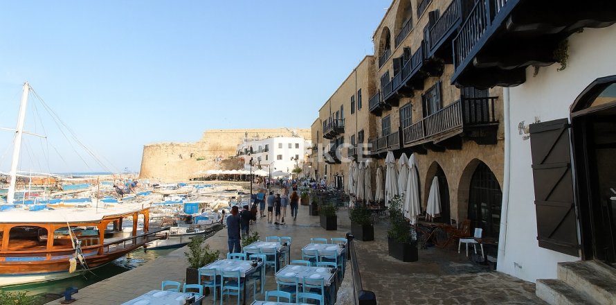 کافه / رستوران در  Girne ، ترکیه 400 متر مربع.  شماره 215132