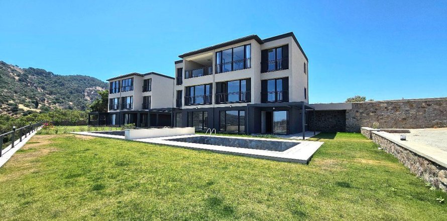 5+1 Villa  in Yalikavak, Mugla, Turkey No. 216956