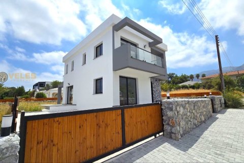 3+1 Villa  i Alsancak, Girne,  Nr. 213937 - 2