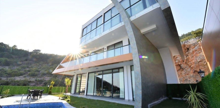 5+1 Villa  in Tepe, Alanya, Antalya, Turkey No. 213575