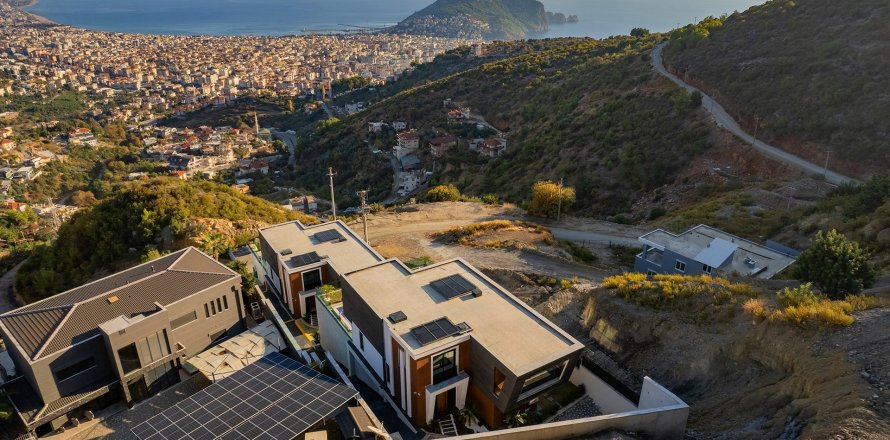 5+1 Villa  in Tepe, Alanya, Antalya, Turkey No. 213576