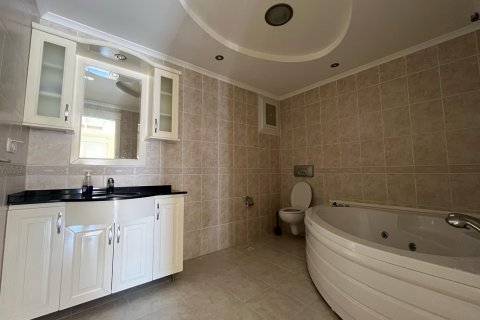 Аренда квартиры  в Аланье, Анталье, Турция 4+1, 250м2, №216625 – фото 7