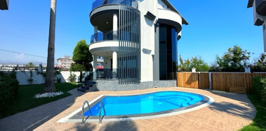 ویلا در  Antalya ، ترکیه 4 خوابه ، 280 متر مربع.  شماره 222865