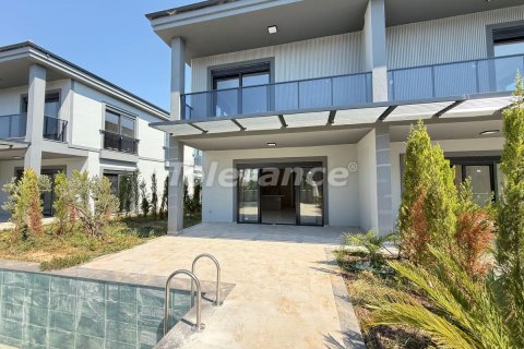 ویلا در  Antalya ، ترکیه 4 خوابه ، 240 متر مربع.  شماره 216074