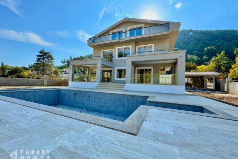 Villa 5+1 Üzümlü, Erzincan, Türkiye №233222 - 1