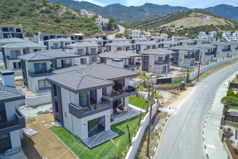 4+1 Villa  i Alsancak, Girne,  Nr. 214235 - 1