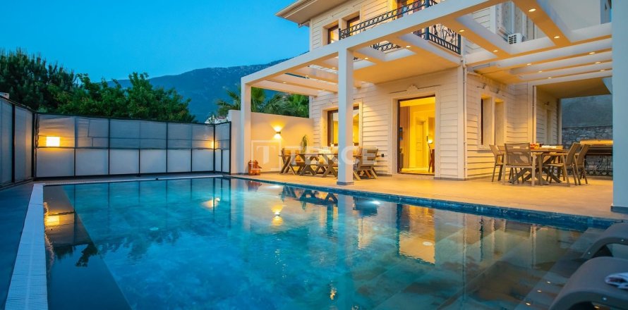 ویلا در  Fethiye ، ترکیه 4 خوابه ، 210 متر مربع.  شماره 219821