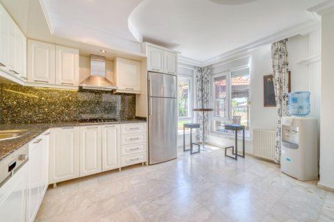 Аренда квартиры  в Аланье, Анталье, Турция 5+1, 265м2, №216889 – фото 13