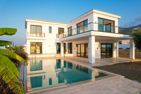 Villa for sale  in Girne, Northern Cyprus, 4 bedrooms, 380m2, No. 211811 – photo 1