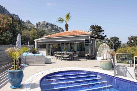 Продажа виллы  в Гирне, Северный Кипр 4+1, 280м2, №211809 – фото 3