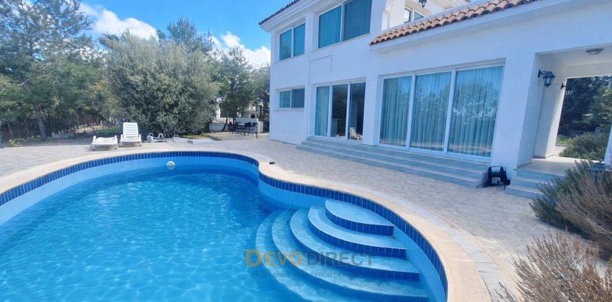 4+1 Villa in Girne, Northern Cyprus No. 225696
