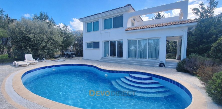 4+1 Villa in Girne, Northern Cyprus No. 225697