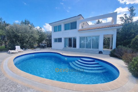 4+1 Villa i Girne, Nr. 225698 - 2