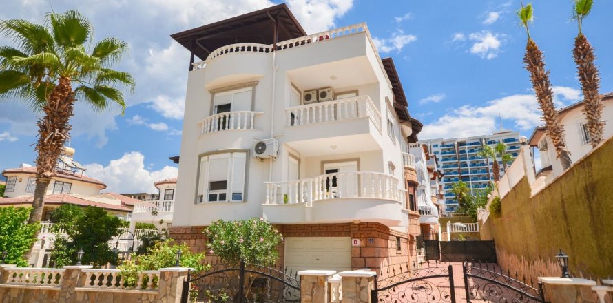 5+1 Villa  in Mahmutlar, Antalya, Turkey No. 217433
