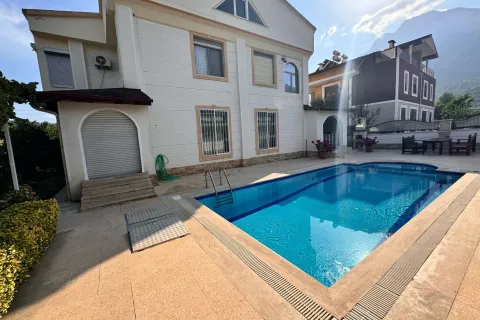 Продажа квартиры  в Турции 5+1, 460м2, №224085 – фото 1