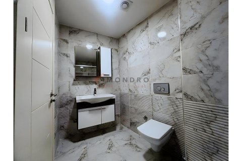 1+1 Wohnung  in Zeytinburnu, Istanbul, Türkei Nr. 224440 - 12