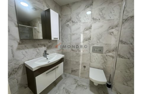 1+1 Wohnung  in Zeytinburnu, Istanbul, Türkei Nr. 224440 - 27