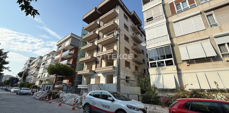 3+1 Apartment  in Izmir, Turkey No. 212532