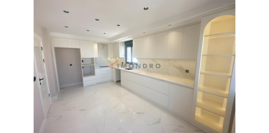 آپارتمان در  Manavgat ، ترکیه 4 خوابه ، 175 متر مربع.  شماره 215013