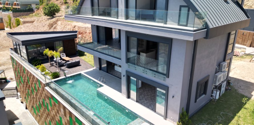 5+1 Villa  in Alanya, Antalya, Turkey No. 217342