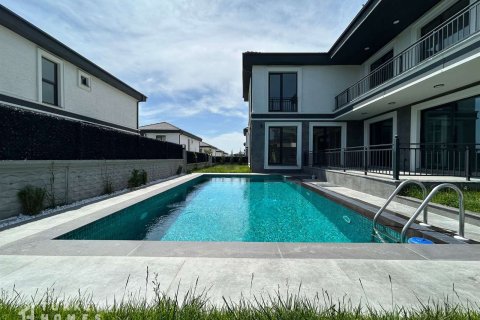 Villa 4+1 İstanbul, Türkiye №233001 - 2
