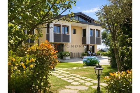 7+1 Villa  in Sariyer, Istanbul, Turkey No. 224526