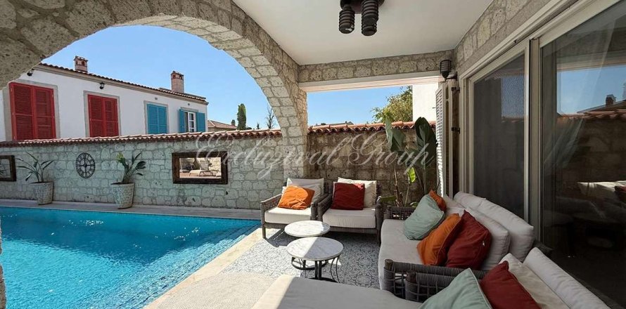 Вилла  6+1 в Чешме, Измир, Турция №212146