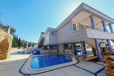 3+1 Apartment in Alanya, Antalya, Turkey No. 230074