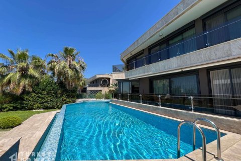 ویلا در  Alanya ، ترکیه 4 خوابه ، 270 متر مربع.  شماره 232946