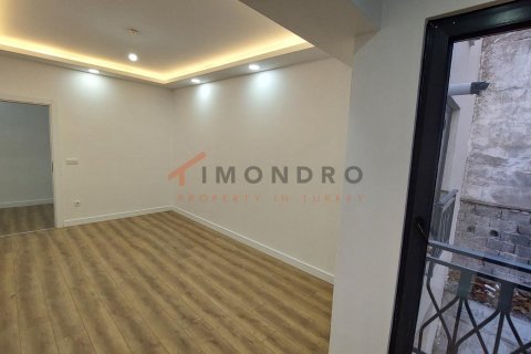 2+1 Wohnung in Besiktas, Istanbul, Türkei Nr. 225677 - 3
