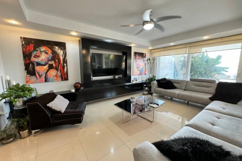 Аренда квартиры  в Аланье, Анталье, Турция 3+1, 200м2, №216833 – фото 8