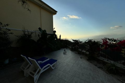 Аренда квартиры  в Аланье, Анталье, Турция 3+1, 200м2, №216833 – фото 15