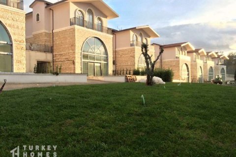 ویلا در  Yalova ، ترکیه 5 خوابه ، 370 متر مربع.  شماره 233393 - 7