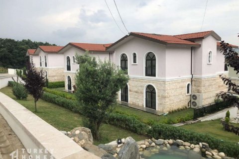 ویلا در  Yalova ، ترکیه 5 خوابه ، 370 متر مربع.  شماره 233393 - 1