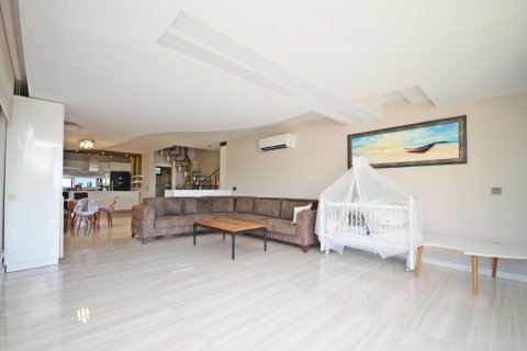 Аренда квартиры в Аланье, Анталье, Турция 3+1, 200м2, №216491 – фото 25