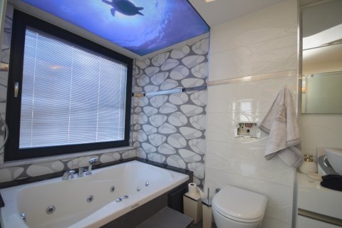 Аренда квартиры в Аланье, Анталье, Турция 3+1, 200м2, №216491 – фото 11