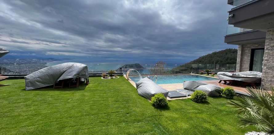 5+1 Villa  in Antalya, Turkey No. 222901