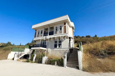 2+1 Villa  in Kusadasi, Aydin, Türkei Nr. 206767 - 1