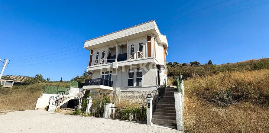 2+1 Villa  in Kusadasi, Aydin, Türkei Nr. 206767