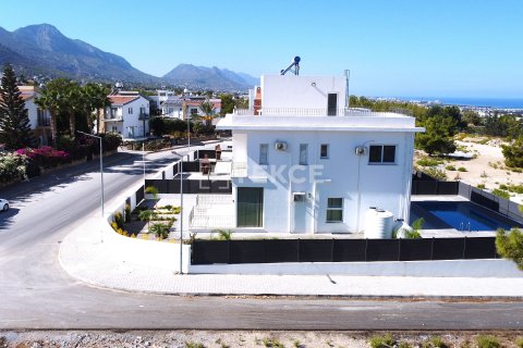 Продажа виллы  в Гирне, Северный Кипр 3+1, 256м2, №213764 – фото 8