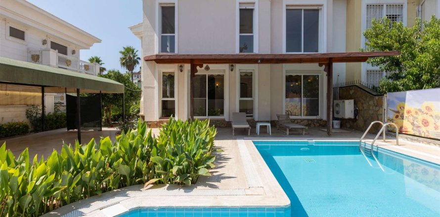 5+1 Villa  in Marmaris, Mugla, Turkey No. 233457