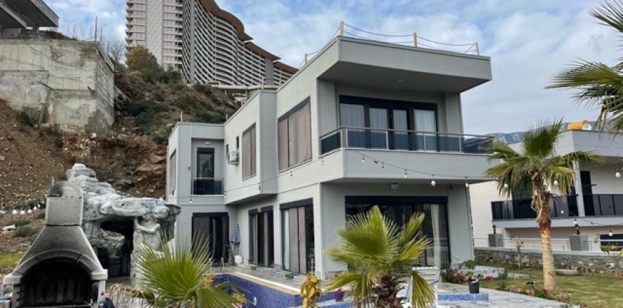 Villa  4+1  Antalya, Türkiye №222836