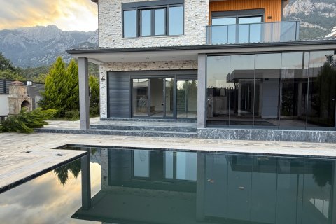 5+1 Villa  in Kemer, Antalya, Turkey No. 221415