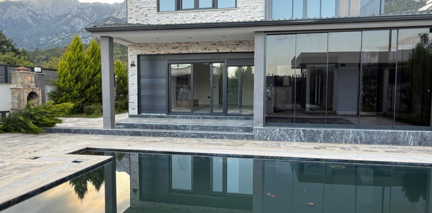 5+1 Villa  in Kemer, Antalya, Turkey No. 221415