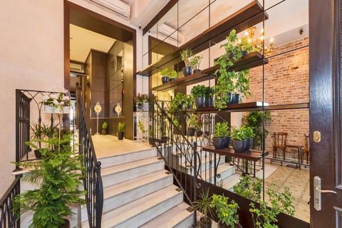 Продажа коммерческой недвижимости  в Стамбуле, Турция, 1650м2, №222743 – фото 2