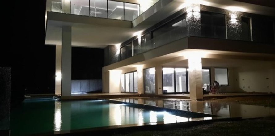 7+1 Villa  in Antalya, Turkey No. 222855