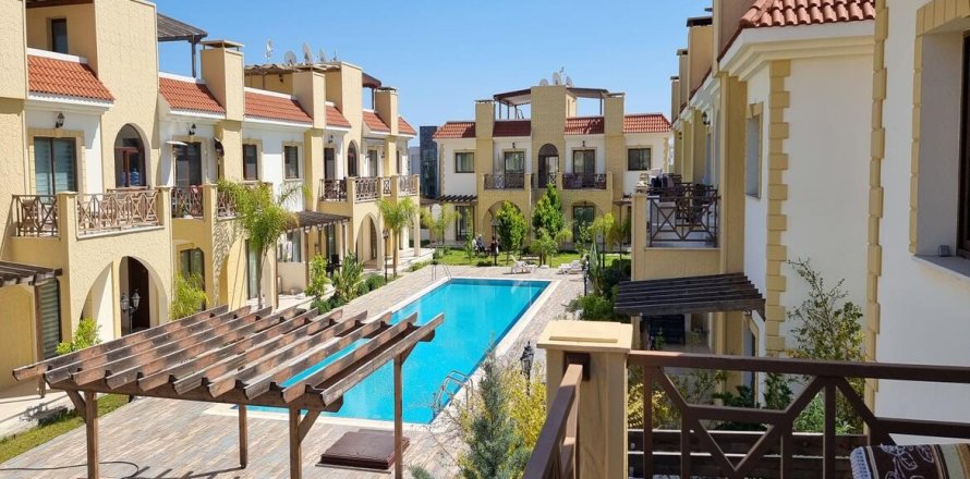 آپارتمان در  Yeni Bogazici ، ترکیه 2 خوابه ، 75 متر مربع.  شماره 214641