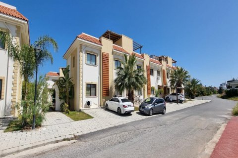 آپارتمان در  Yeni Bogazici ، ترکیه 2 خوابه ، 75 متر مربع.  شماره 214641 - 12