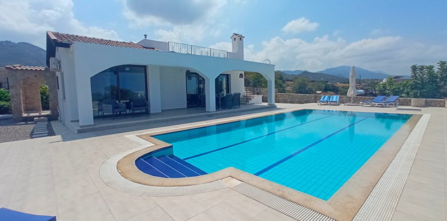 Вилла  3+1 в Гирне, Северный Кипр №211819